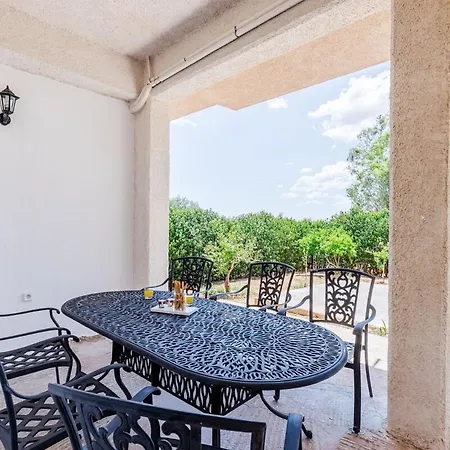 Forty-two Bright 2-bedroom Retreat In * Molaoi