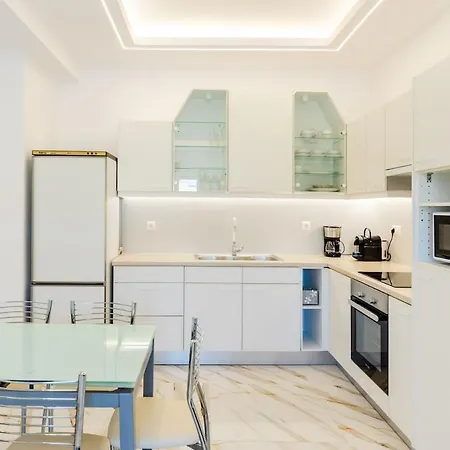Forty-two Bright 2-bedroom Retreat In Апартаменты Molaoi